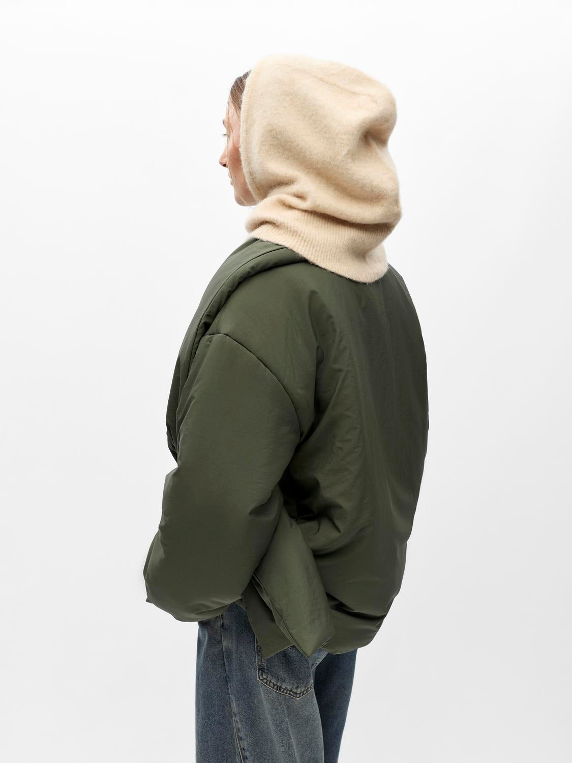 model_shot-back